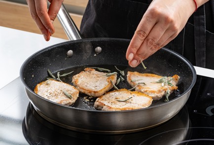 Фото шага рецепта Свинина с яблоками и картошкой 47828 шаг 8  