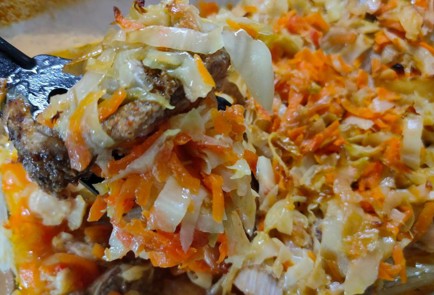 Фото шага рецепта Свинина с капустой морковью и помидорами в духовке 186409 шаг 20  