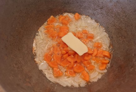 Фото шага рецепта Свинина с картофелем и кинзой 186705 шаг 4  