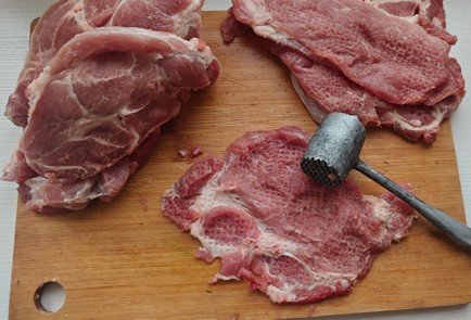 Фото шага рецепта Свинина с картофелем в духовке 189093 шаг 3  