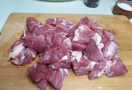 Фото шага рецепта Свинина с картошкой в фольге 190901 шаг 5