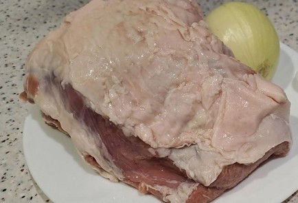 Фото шага рецепта Свинина с луком в духовке 190096 шаг 2  