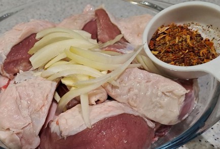 Фото шага рецепта Свинина с луком в духовке 190096 шаг 6  