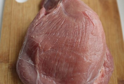 Фото шага рецепта Свинина с сыром и помидорами в духовке 174096 шаг 1  