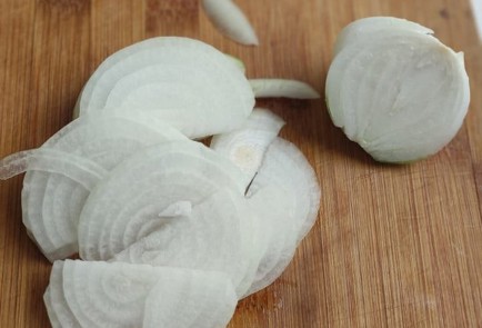 Фото шага рецепта Свинина с сыром и помидорами в духовке 174096 шаг 4  