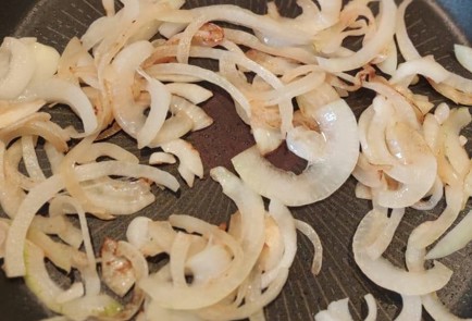 Фото шага рецепта Свинина с сыром и помидорами в духовке 174096 шаг 5  