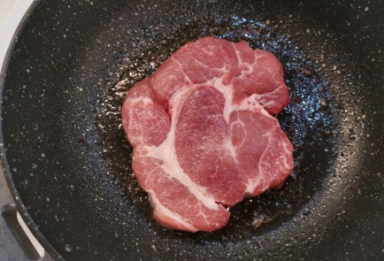 Фото шага рецепта Свинина с сыром 189202 шаг 1  