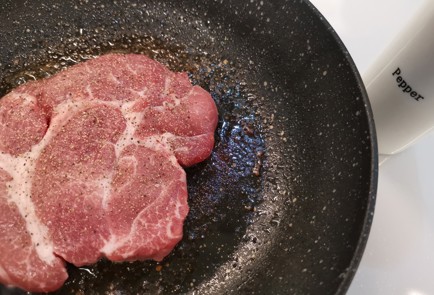 Фото шага рецепта Свинина с сыром 189202 шаг 2  