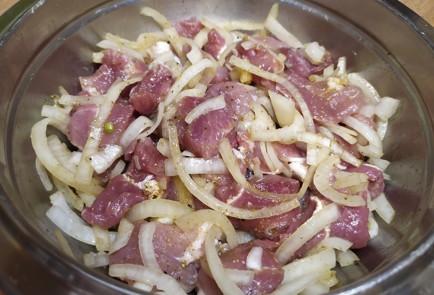 Фото шага рецепта Свинина с яблоками в рукаве 188946 шаг 5