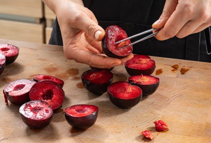 Фото шага рецепта Свинина со сливами 187035 шаг 8  