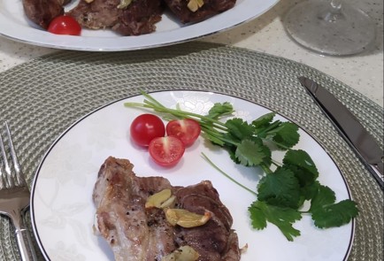 Фото шага рецепта Свинина сочная с чесноком в пергаменте 153259 шаг 10  