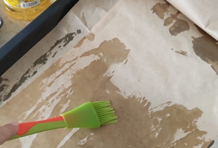 Фото шага рецепта Свинина сочная с чесноком в пергаменте 153259 шаг 4  