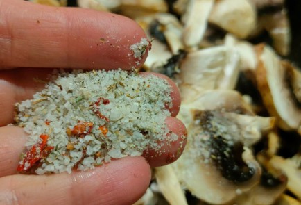 Фото шага рецепта Свинина в духовке с грибной подливкой 191367 шаг 14