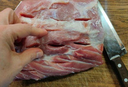 Фото шага рецепта Свинина в духовке с грибной подливкой 191367 шаг 2