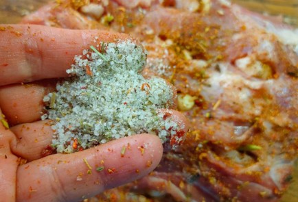 Фото шага рецепта Свинина в духовке с грибной подливкой 191367 шаг 7