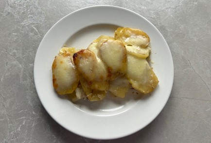 Фото шага рецепта Свинина в духовке с картофелем 190538 шаг 10  