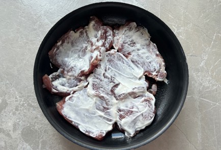 Фото шага рецепта Свинина в духовке с картофелем 190538 шаг 3  