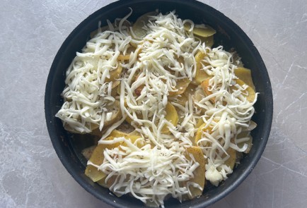 Фото шага рецепта Свинина в духовке с картофелем 190538 шаг 8  