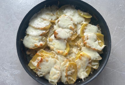 Фото шага рецепта Свинина в духовке с картофелем 190538 шаг 9  