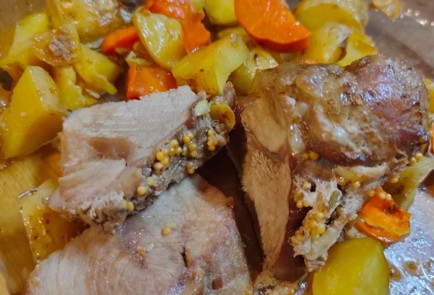 Фото шага рецепта Свинина запеченная с картофелем и морковью 175323 шаг 16  