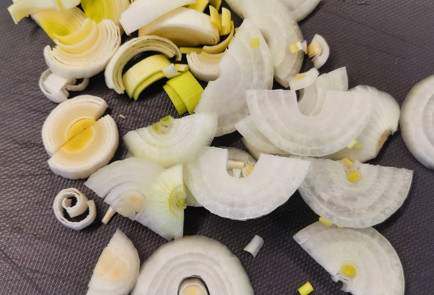 Фото шага рецепта Свиной гуляш в сливовом соусе 152188 шаг 1