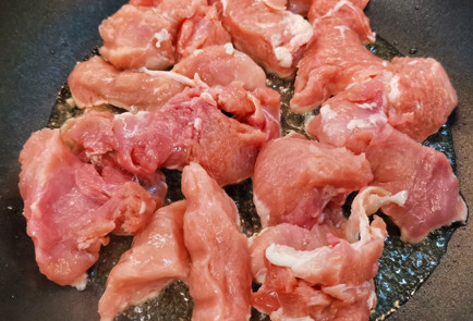 Фото шага рецепта Свиной гуляш в сливовом соусе 152188 шаг 3