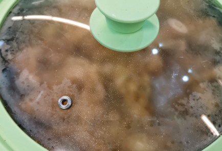 Фото шага рецепта Свиной гуляш в сливовом соусе 152188 шаг 8