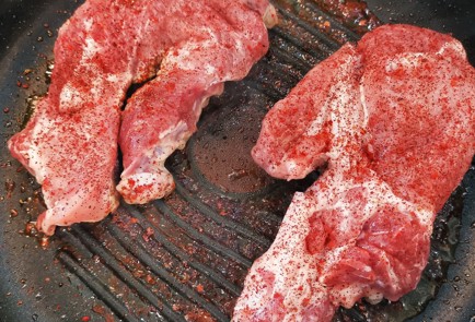 Фото шага рецепта Свиной стейк из шейки со специями 152385 шаг 1  