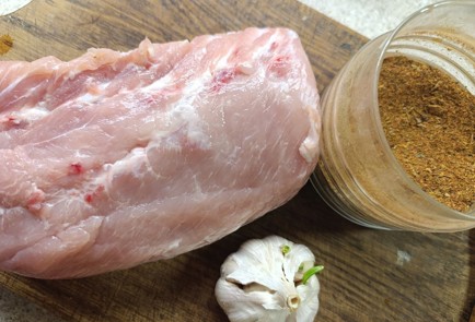 Фото шага рецепта Свиной карбонад в духовке 191000 шаг 1  