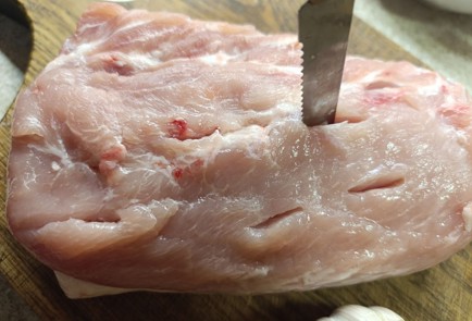 Фото шага рецепта Свиной карбонад в духовке 191000 шаг 2  