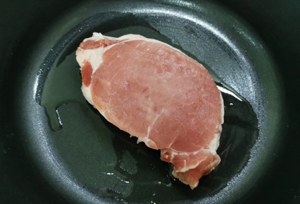 Фото шага рецепта Свиной карбонад 189098 шаг 4  