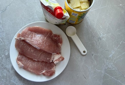 Фото шага рецепта Свинина в духовке с ананасом 189776 шаг 1  