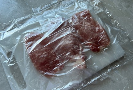 Фото шага рецепта Свинина в духовке с ананасом 189776 шаг 2  