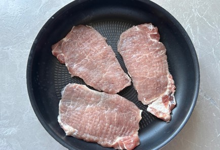 Фото шага рецепта Свинина в духовке с ананасом 189776 шаг 4  