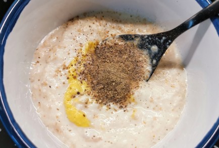 Фото шага рецепта Свиной стейк запеченный в маринаде из хрена 153099 шаг 2  