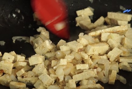 Фото шага рецепта Свиной язык с соусом из тофу сезонными перцами и помидорами 125768 шаг 2  