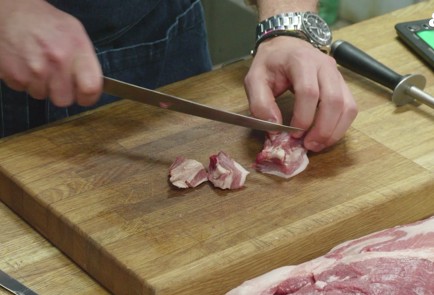 Фото шага рецепта Свиные колбаски с фенхелем 176324 шаг 2  