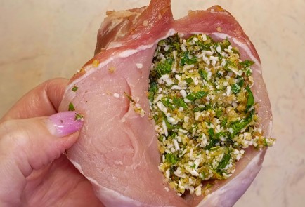 Фото шага рецепта Свиные котлеты на косточке с начинкой из овечьего сыра и орехов 188384 шаг 8  