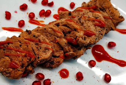 Фото шага рецепта Свиные медальоны маринованные в гранатовом соке 153015 шаг 12  