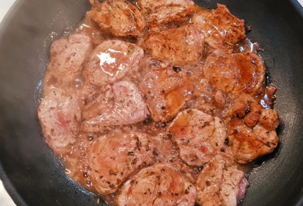 Фото шага рецепта Свиные медальоны маринованные в гранатовом соке 153015 шаг 9  
