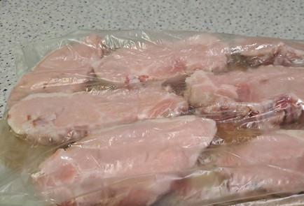 Фото шага рецепта Отбивная из свинины на сковороде 190201 шаг 3  