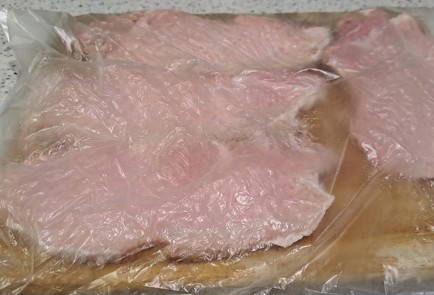 Фото шага рецепта Отбивная из свинины на сковороде 190201 шаг 4  