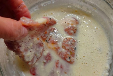 Фото шага рецепта Свиные отбивные в яйце 191292 шаг 12