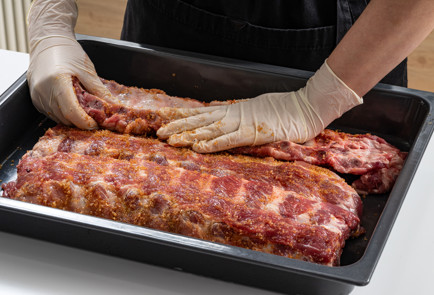 Фото шага рецепта Свиные ребра на мангале 189291 шаг 3  