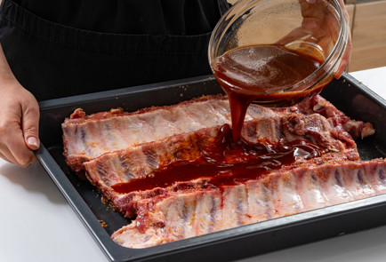 Фото шага рецепта Свиные ребра на мангале 189291 шаг 5  