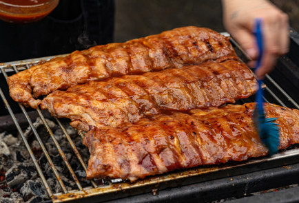Фото шага рецепта Свиные ребра на мангале 189291 шаг 8  