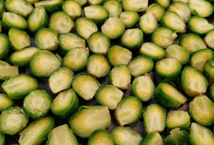 Фото шага рецепта Свиные щечки с брюссельской капустой 151514 шаг 10  