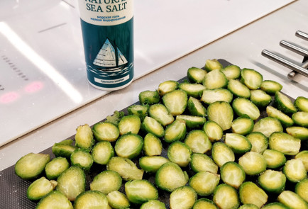 Фото шага рецепта Свиные щечки с брюссельской капустой 151514 шаг 11  