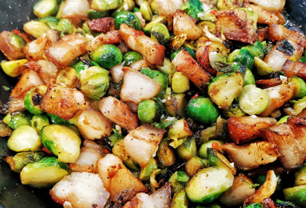 Фото шага рецепта Свиные щечки с брюссельской капустой 151514 шаг 22  