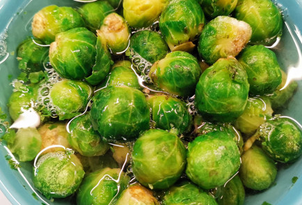 Фото шага рецепта Свиные щечки с брюссельской капустой 151514 шаг 4  